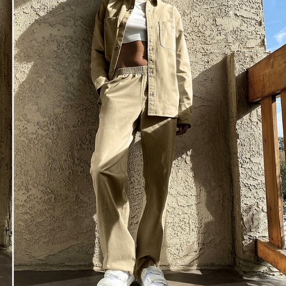 Aritzia Pants - Aritzia TNA Chistie mid rise Khaki cotton pant. Size XS